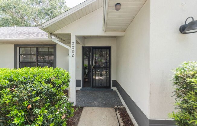 COME CHECK OUT THIS FRESHLY RENOVATED COZY HOME IN A QUIET NEIGHBORHOOD!