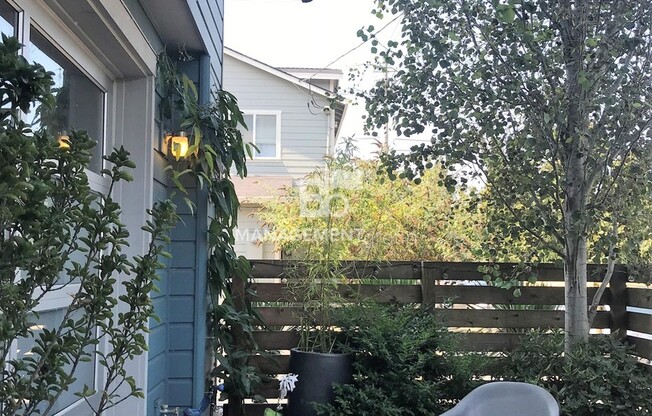 LOCATION, LOCATION, LOCATION! NE Alberta Contemporary Townhome!