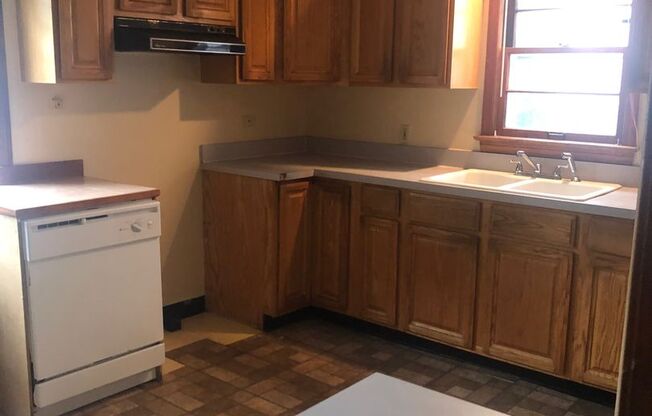 3 beds, 1 bath, $1,350