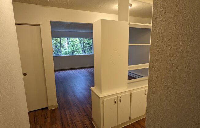 1 bed, 1 bath, 700 sqft, $1,295, Unit #28
