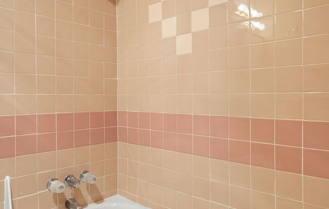 Studio, 1 bath, 400 sqft, $1,150, Unit A02