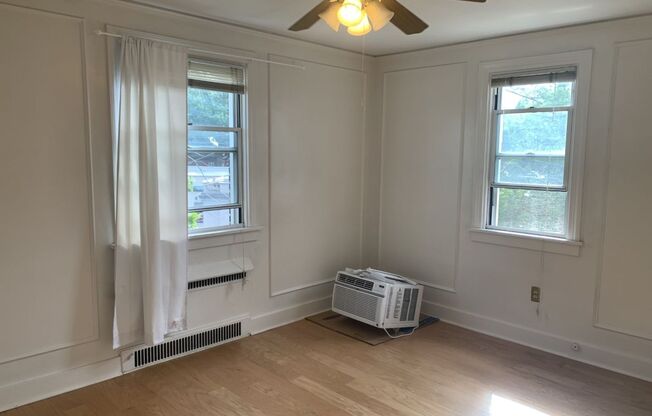 2 beds, 1 bath, $2,250, Unit 301