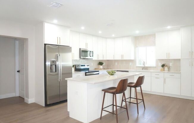 Remodeled 3 Bedroom, 2 Bathroom + Bonus Room Home in South Tampa!
