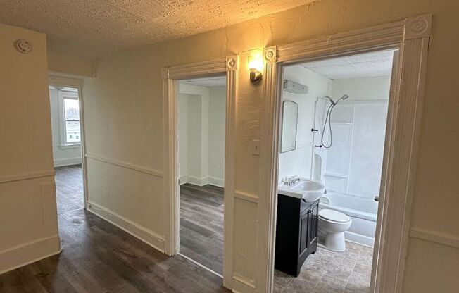 3 beds, 1 bath, $1,295, Unit 849 Apt 3