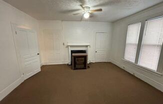 1 bed, 1 bath, $725, Unit D