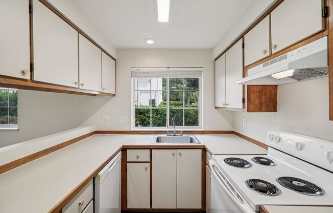 2 beds, 2 baths, 900 sqft, $1,695, Unit L090