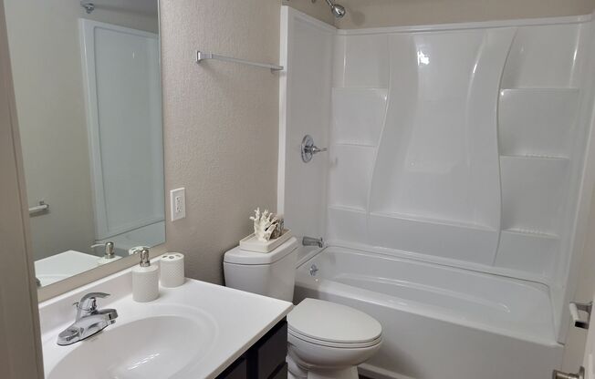 2 beds, 1 bath, 792 sqft, $850