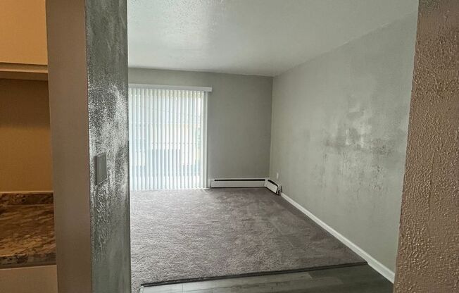 2 beds, 1 bath, $990, Unit 202