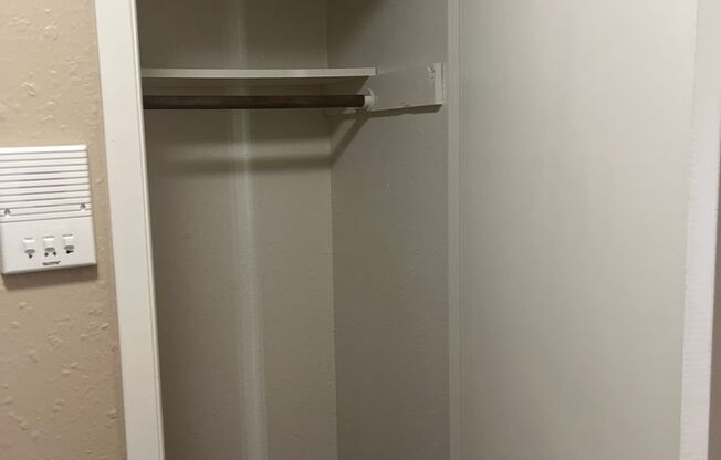 1 bed, 1 bath, 850 sqft, $1,075, Unit 10-21