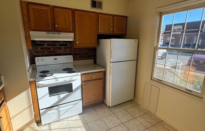 2 beds, 1 bath, 910 sqft, $1,820, Unit 10OH-04