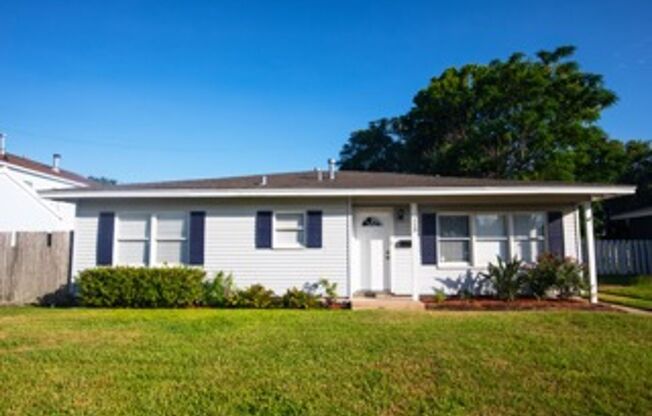 Galveston 3BR Home Near UTMB | Spacious Backyard + October 1st Move-In