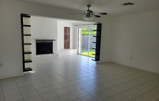 10605 SW 112 ST