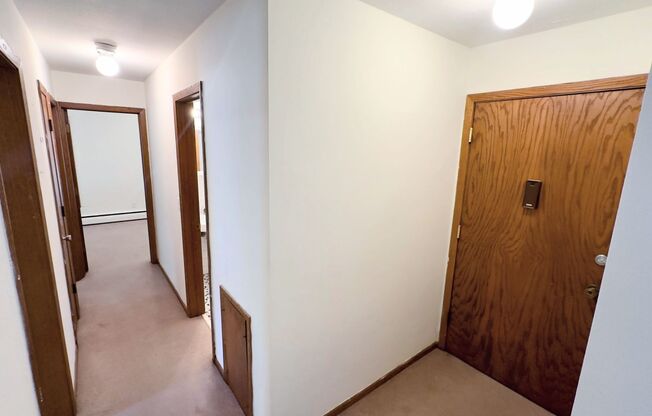 2 beds, 1 bath, $1,350, Unit 3