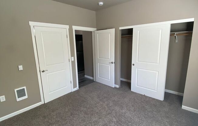 3 beds, 2 baths, 1,127 sqft, $1,790, Unit 107
