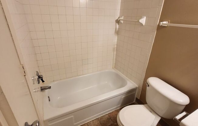 1 bed, 1 bath, 850 sqft, $950, Unit 9-923