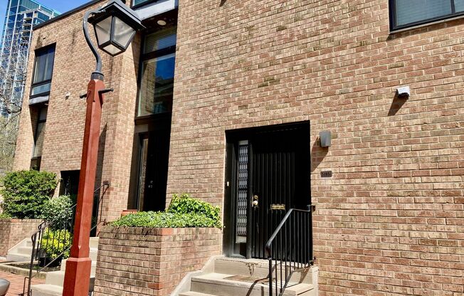 Society Hill 1bd w/ Garage Parking and Pool