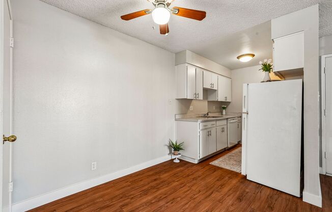 2 beds, 1 bath, 916 sqft, $1,495, Unit 15