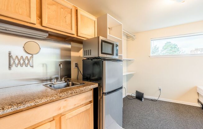 Studio, 1 bath, 130 sqft, $725, Unit D-3