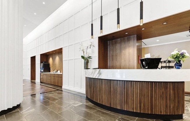 1 bed, 1 bath, 843 sqft, $4,300, Unit 810