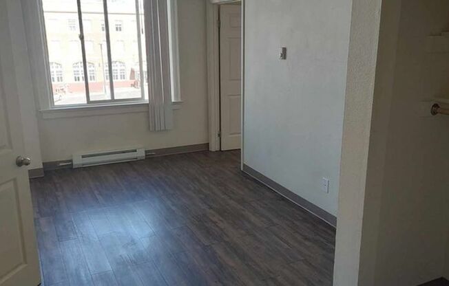 1 bed, 1 bath, 412 sqft, $900, Unit 304