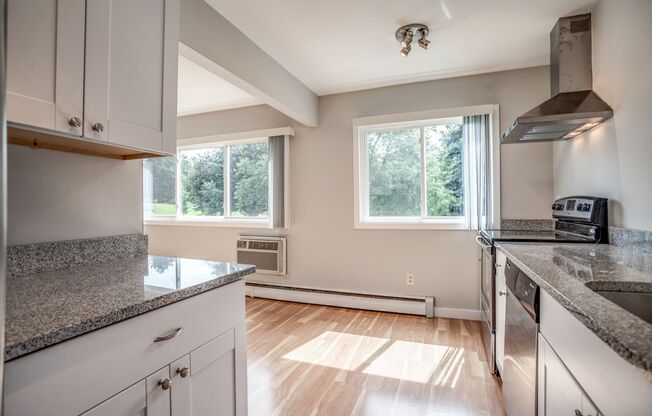 2 beds, 1 bath, 900 sqft, $1,500, Unit 5