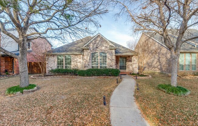 3 bed 2 bath Private oasis in Stewarts Creek Estates in Frisco!