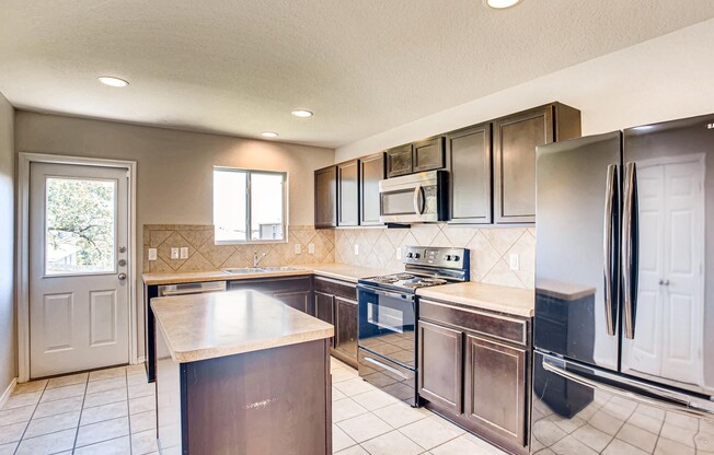 beautifully maintained 3-bedroom, 2-bathroom located in North Central San Antonio