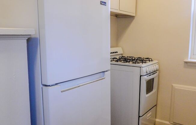Studio, 1 bath, 450 sqft, $800, Unit 775-44