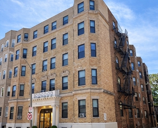 1 bed, 1 bath, $2,500, Unit 52