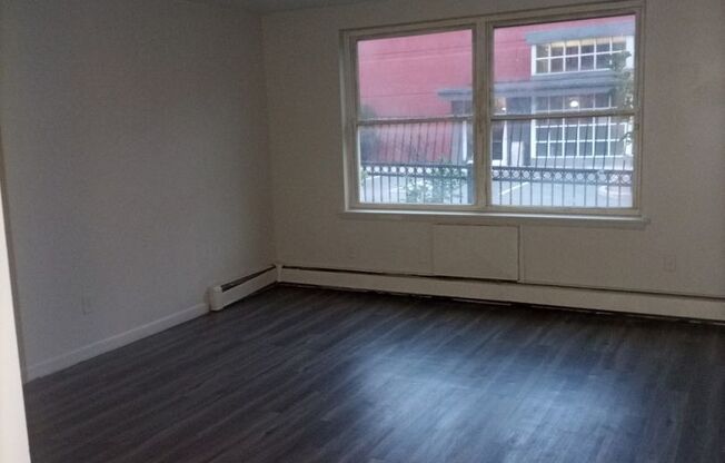 1 bed, 1 bath, 550 sqft, $1,150, Unit 212