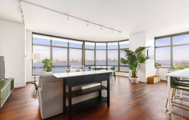 1 MORTON SQ