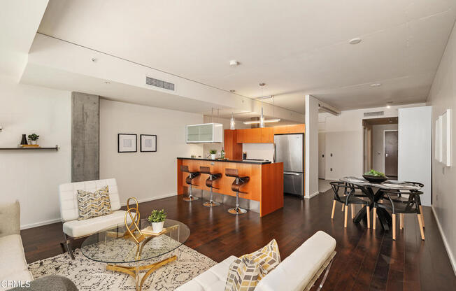 1 bed, 1 bath, 860 sqft, $3,000, Unit 914