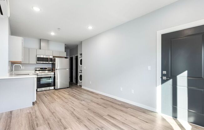 7150 N GREENWICH AVE