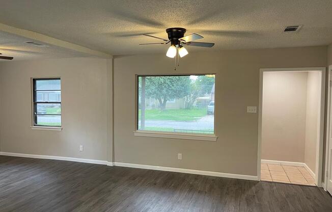 215 COLLINS DR