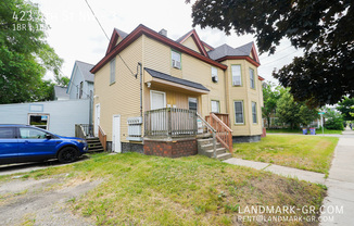 423 8 ST NW