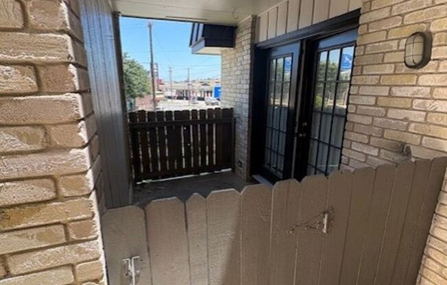 2 beds, 1 bath, 873 sqft, $1,120, Unit 01-0101