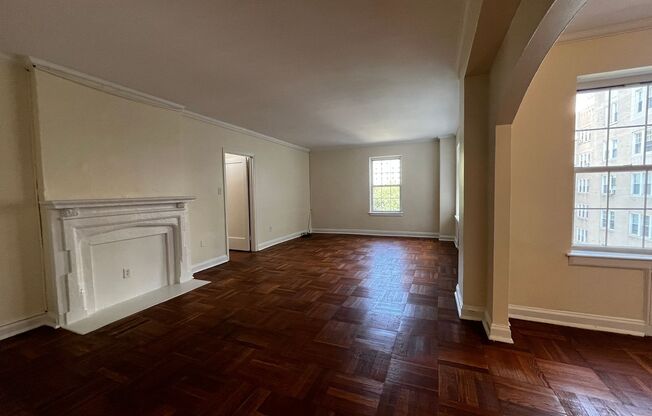 2 beds, 1 bath, 975 sqft, $2,055, Unit Royal York 802