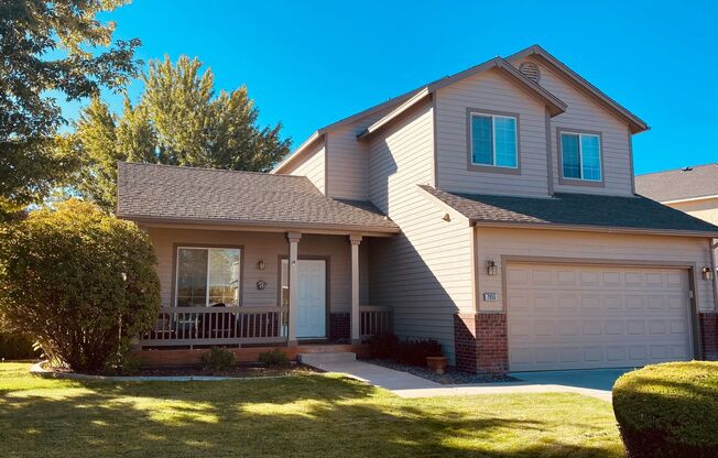 Beautiful 2 Story Home Located in Cimarron!