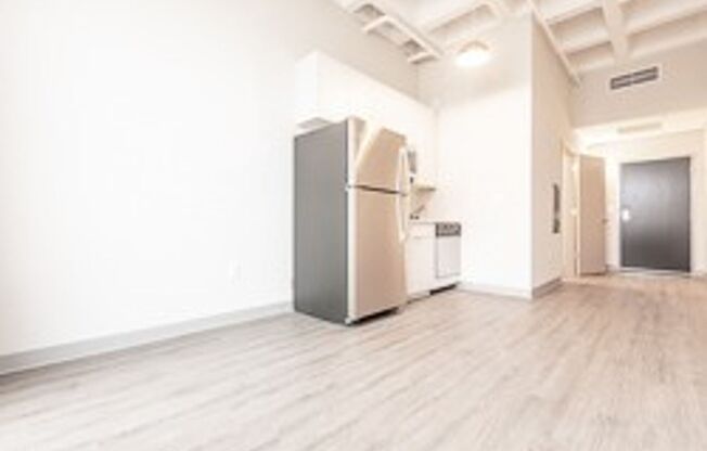 Studio, 1 bath, 330 sqft, $999, Unit 907