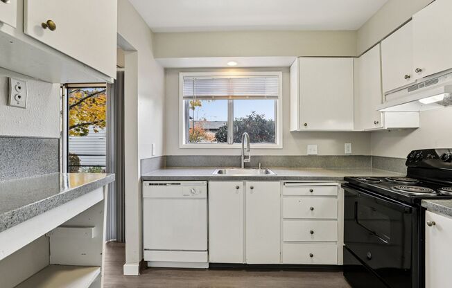 2 beds, 1 bath, 987 sqft, $1,499, Unit 06