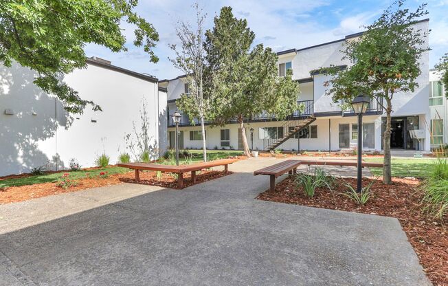 2 beds, 1 bath, 880 sqft, $1,750, Unit 221