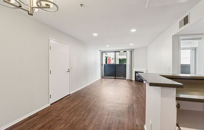 2 beds, 2 baths, 850 sqft, $2,798, Unit 415