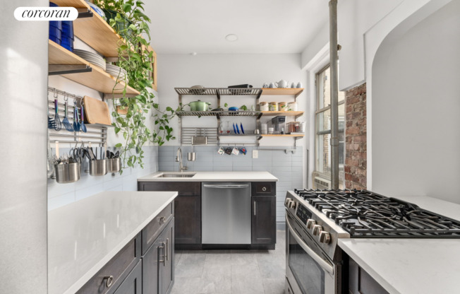 811 WALTON AVE