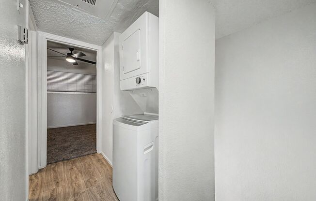 2 beds, 2 baths, 992 sqft, $1,595, Unit 24