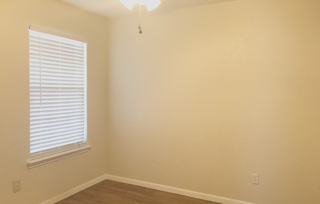 3 beds, 2 baths, $1,325