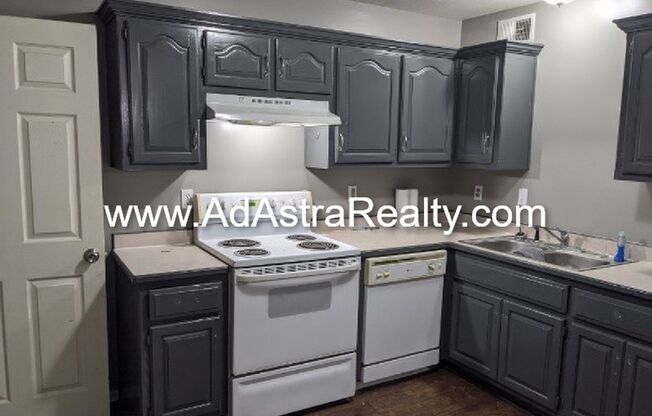 3 beds, 2.5 baths, $1,495, Unit Unit A