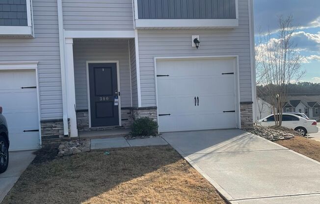 Lovely 3 bedroom 3 Bath Lovely  Townhome in Greenville Near Conestee Park