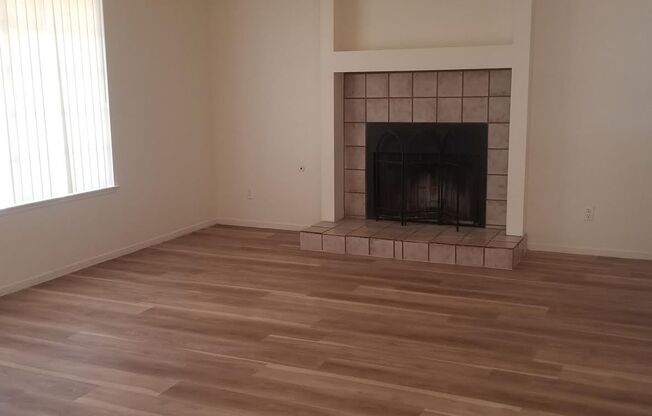 Single Story- 3 Bedroom!!