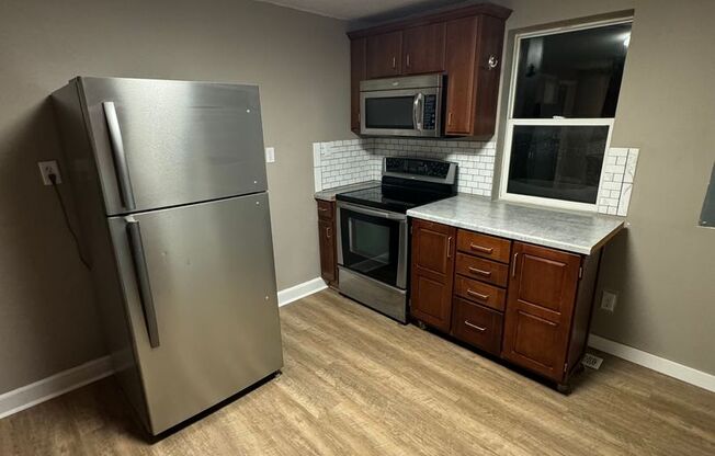 3 beds, 1 bath, $1,075