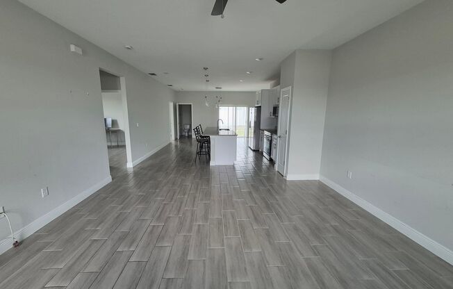 Newer 4 bedroom/3 bathroom in Poinciana!